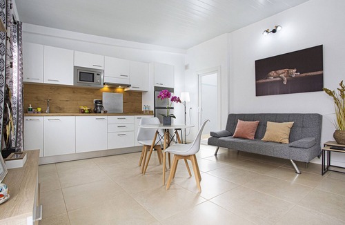 Triquivijate Apartment | Vacation Apartment 'Atardecer - Apartamento Con Terraza' with Private Terrace and Wi-Fi