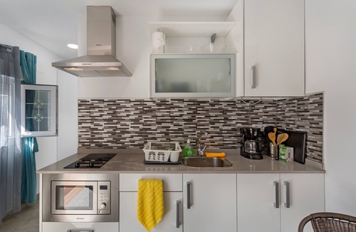 Playa de Arinaga Apartment | Vacation 'Casa Paula - 21' with Mountain View, Shared Pool and Wi-Fi
