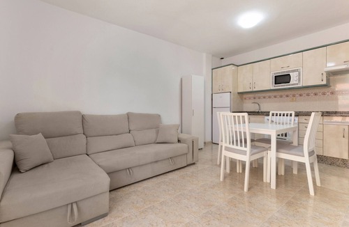 Morro Jable Apartment | Vacation 'Familia De Vacaciones' with Wi-Fi