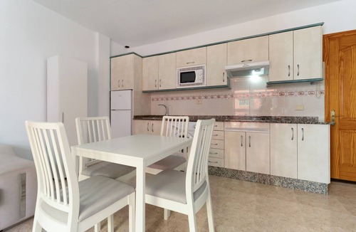 Morro Jable Apartment | Vacation 'Familia De Vacaciones' with Wi-Fi