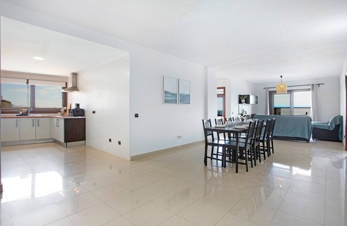 El Cotillo House | Vacation Home 'Apart 3 Dormitorios Vista Mar 4' with Sea View, Shared Pool and Wi-Fi