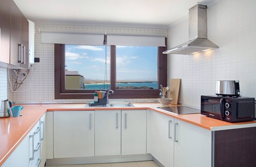 El Cotillo House | Vacation Home 'Apart 3 Dormitorios Vista Mar 4' with Sea View, Shared Pool and Wi-Fi