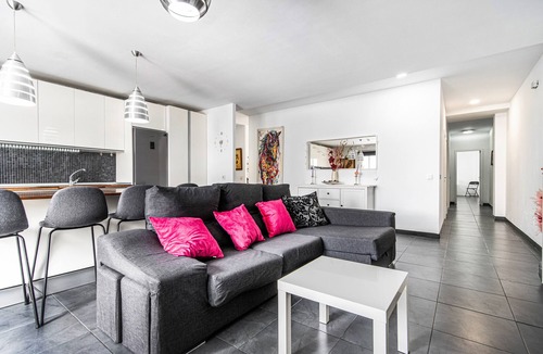 Agaete House | Vacation Home 'Bright' with Mountain View, Balcony and Wi-Fi