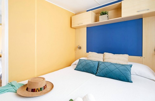 Medina-Sidonia House | Vacation Home "Bungalow La Villoria Deluxe 5" with Shared Pool, Private Terrace & Wi-Fi