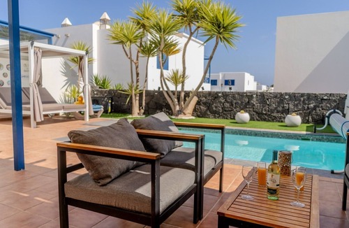 Playa Blanca House | Vacation Home 'Casa De Pato' with Private Terrace, Private Garden and Wi-Fi