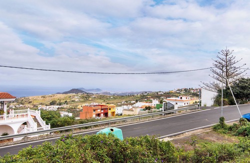 El Risco House | Vacation Home 'El Patio Canario' with Sea View, Private Terrace and Wi-Fi