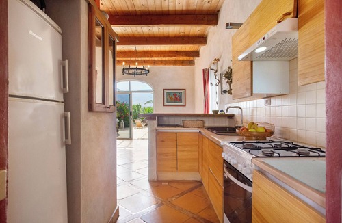 La Oliva House | Vacation Home 'La Agüita' with Sea View, Private Terrace and Wi-Fi