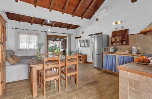 Betancuria House | Vacation Home 'La Casilleta' with Mountain View, Wi-Fi and Air Conditioning