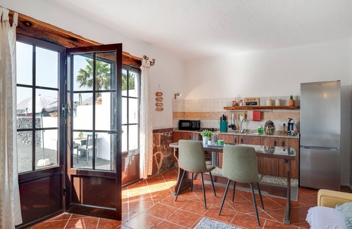 San Bartolome House | Vacation Home 'Rural Apartment - Volcano Views' with Wi-Fi