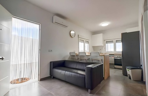 Telde Villa | Vacation Villa 'Adrián' with Mountain View, Wi-Fi and Air Conditioning