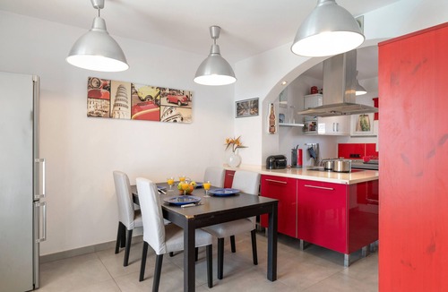 Los Mojones Villa | Vacation Villa 'Calima Deluxe Con Piscin' with Private Heated Pool, Wi-Fi and Air Conditioning