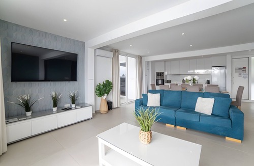 Playa Blanca Villa | Vacation Villa 'Catherina' - Luxury Retreat with Heated Pool & Jacuzzi