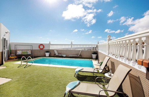 Caleta de Fuste Villa | Vacation Villa 'Vv Valdeconcha, Piscina Privada' with Sea View, Private Pool and Wi-Fi