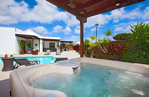 Los Mojones Villa | Vacation Villa 'Montana' with Private Pool, Private Terrace and Wi-Fi