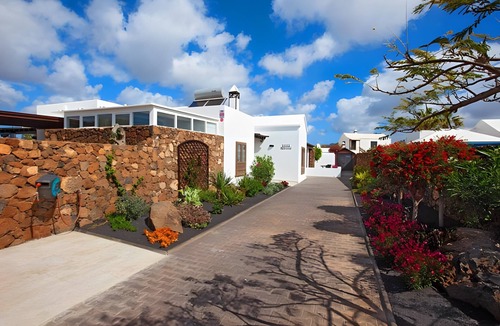 Los Mojones Villa | Vacation Villa 'Montana' with Private Pool, Private Terrace and Wi-Fi