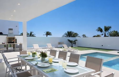 Playa Blanca Villa | Vacation Villa 'Villa Esmerad' with Mountain Views, Wi-Fi and Air Conditioning