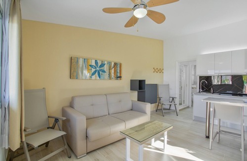 Maspalomas Resort | 'Verde' with Shared Pool, Wi-Fi and Air Conditioning