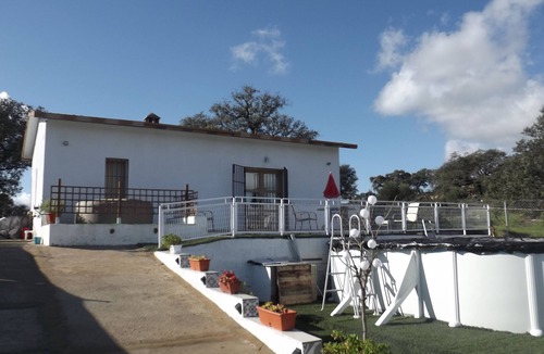 El Castillo de las Guardas Ski Chalet | Villa Saudade, Casa Entre Encinas Relax y Ocio en la Sierra
