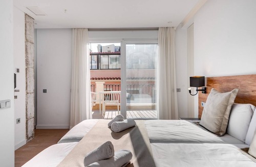 Barri Vell - Santa Creu Hostel | VIL5 by Be Alicante