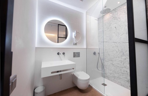 Barri Vell - Santa Creu Hostel | VIL5 by Be Alicante