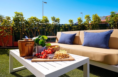 Costa Meloneras Villa | Villa Meloneras 21 beachside with BBQ, access to pool, jacuzzi & kids playground