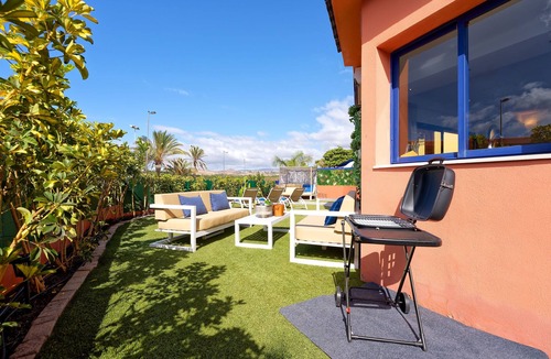 Costa Meloneras Villa | Villa Meloneras 21 beachside with BBQ, access to pool, jacuzzi & kids playground