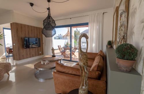 Playa Blanca Villa | Villa Arai by Villalia