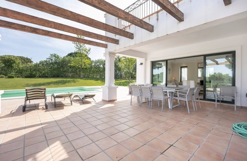 Arcos de la Frontera Villa | Villa 'Arcos Golf Jacaranda 11' with Mountain View, Wi-Fi and Air Conditioning