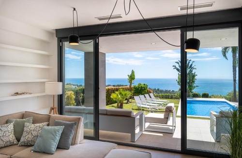 Manilva Apartment | Villa Bahia de Las Rocas 4BR with private pool