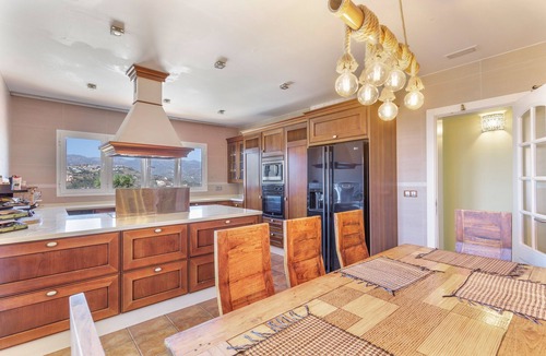 Santa Brigida Apartment | 'Villa bandama golf Agaete Suite-01' with sea views, Wi-Fi and air conditioning