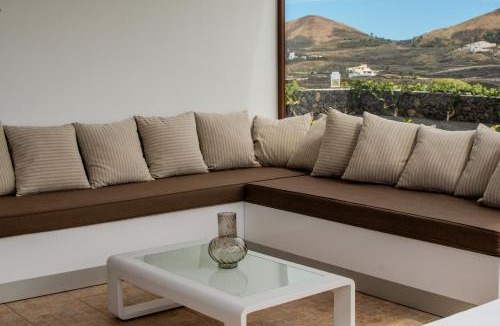 Tinajo Villa | Villa Barrilla by Villalize