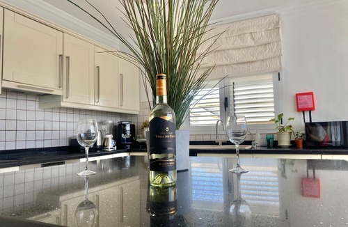 Los Mojones Villa | Villa Becker – Spacious private villa with a heated pool and ocean views