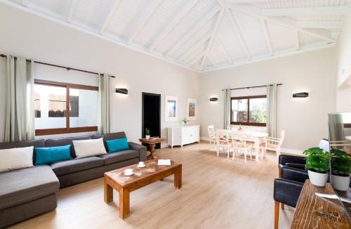 Castillo Caleta de Fuste Villa | Villa Caleta Del Sol by Villa Plus