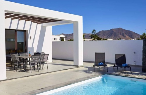 Playa Blanca Villa | Villa Cantium - Family Villa by Villas Now