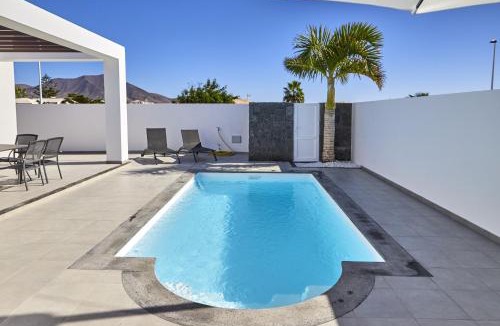 Playa Blanca Villa | Villa Cantium - LH101 By Villas Now Ltd