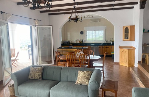 Alcaucin Villa | Villa 'Casa Hyam' with Lake View, Private Pool and Air Conditioning