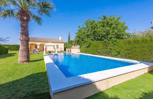 Marchena House | Villa "Casa Rural Casa de Noa" with Private Pool, Private Garden & Wi-Fi