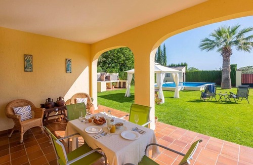 Marchena House | Villa "Casa Rural Casa de Noa" with Private Pool, Private Garden & Wi-Fi