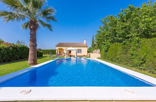 Marchena House | Villa "Casa Rural Casa de Noa" with Private Pool, Private Garden & Wi-Fi