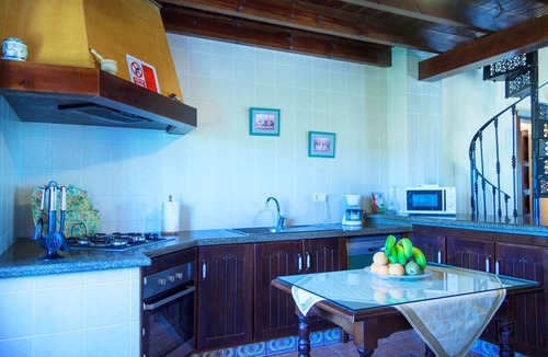 Lora Del Rio Villa | Villa "Casa Rural Hacienda Nueva" with Private Pool, Private Garden & Wi-Fi