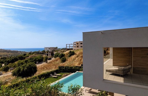 Estepona Villa | Villa Castaño sea views with heated Pool | Estepona | 8p