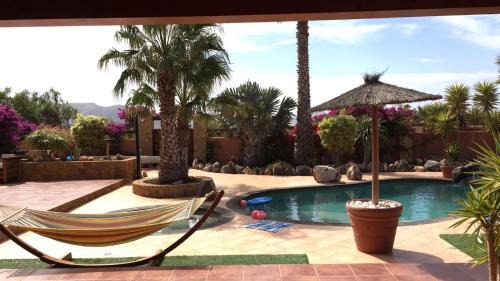 Triquivijate Villa | Villa Cora - Traumvilla mit privatem Tennisplatz & beheiztem Pool
