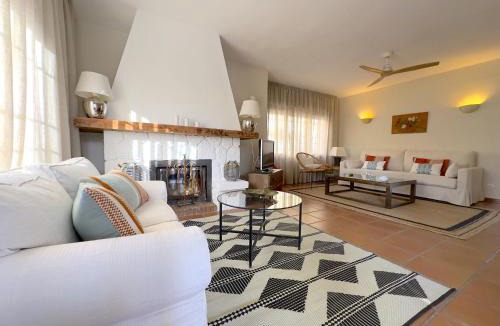 Torre de Benagalbon Villa | VILLA DEL SOL Beach Premium 9PAX