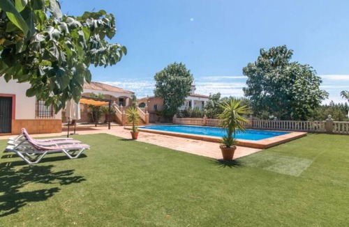 Cantillana Ski Chalet | Villa Durán Esteban. Relax and unwind in this quiet and elegant villa.