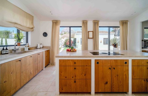 Javea Villa | Villa 'Elegance in Jávea' with Mountain Views, Wi-Fi and Air Conditioning