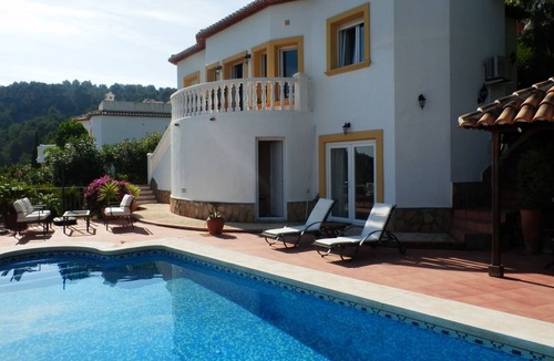 Ensanche Diputacion House | Villa Elizabeth is a private detached villa set in its own garden with a pool.
