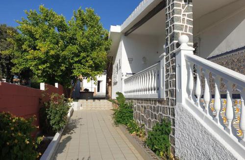 El Garrobo House | Villa Familiar con Piscina Privada y Barbacoa cerca de Sevilla