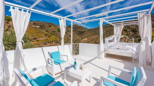 Sayalonga Villa | Villa Felicidad Sayalonga by Ruralidays