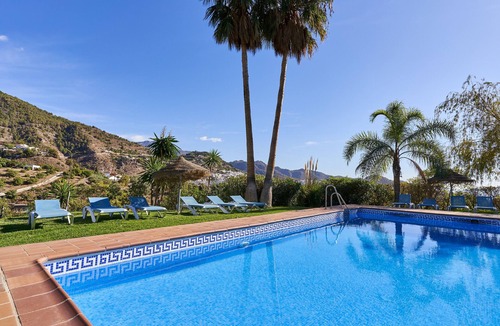 Frigiliana Villa | Villa "Group Villa 14 Pool wifi Air" with Mountain View, Pool & Wi-Fi