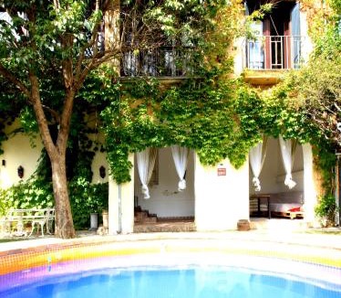 Cervantes Villa | Villa histórica con jardín y piscina cerca del centro